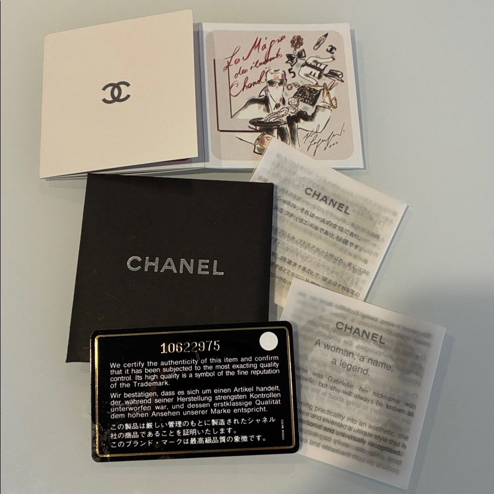 Authentic Vintage CHANEL Camellia No. 5 baguette - Picture 3 of 16